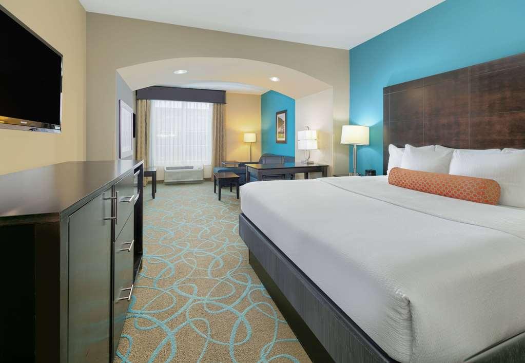 La Quinta By Wyndham Clinton Historic Route 66 Hotel Room photo