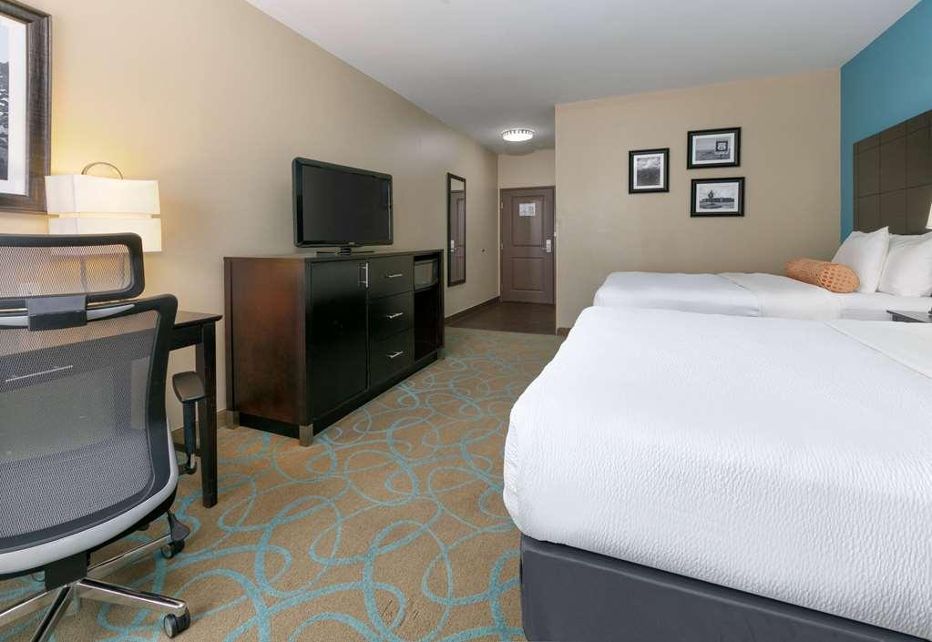 La Quinta By Wyndham Clinton Historic Route 66 Hotel Room photo