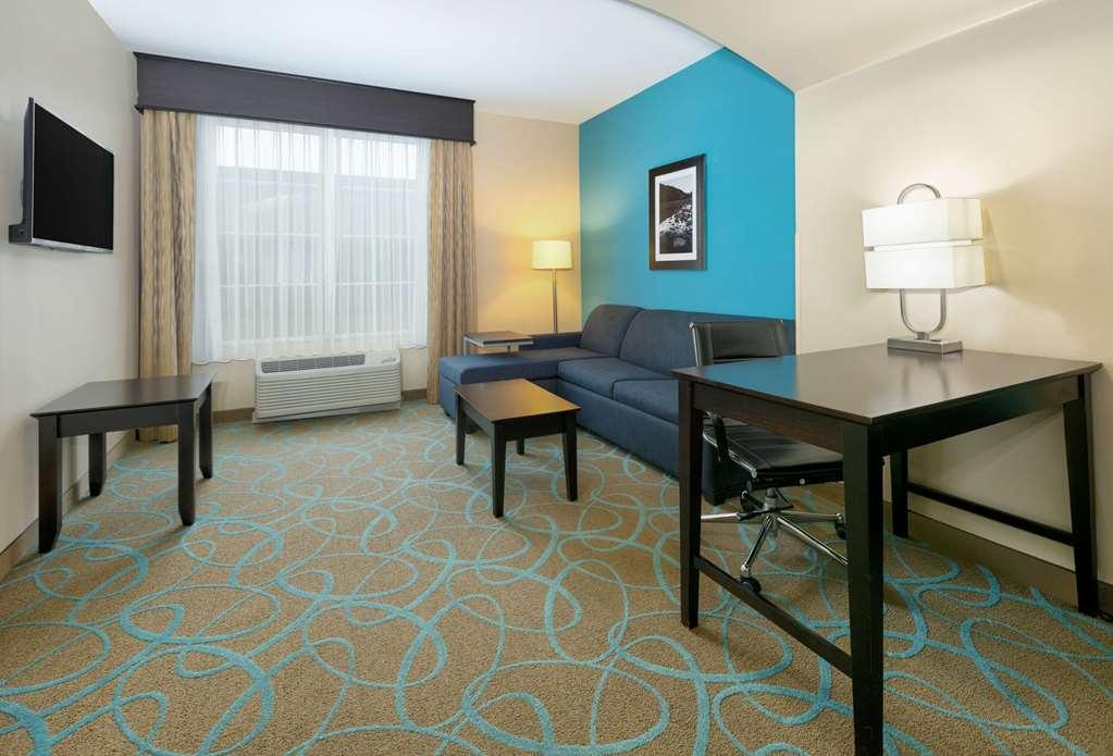 La Quinta By Wyndham Clinton Historic Route 66 Hotel Room photo